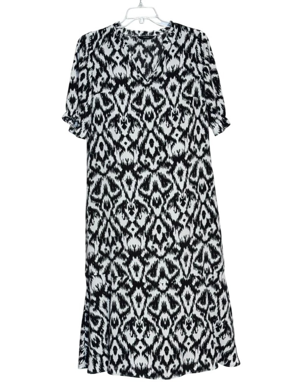 Dokotoo Women's Size Large Black and White Ikat Print V-Neck Midi Dress